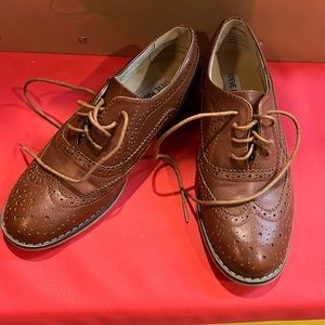 Women’s Steve Madden dress shoes. Brown. PU Upper size 6